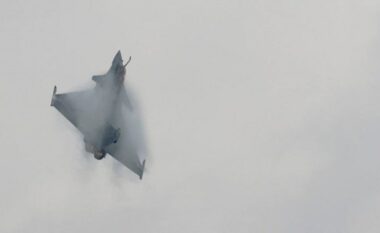 Përplasen dy aeroplanë luftarakë francez Rafale, nuk dihet fati i dy pilotëve