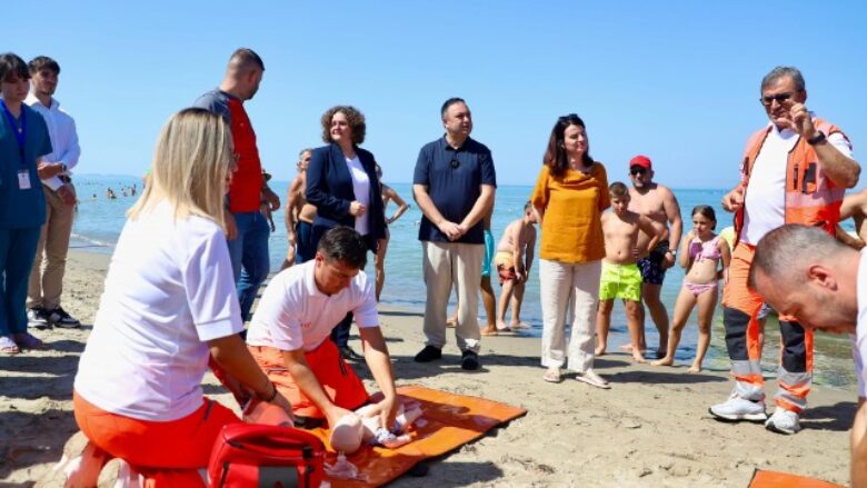 Golem, prezantohen pajisje moderne që shpëtojnë jetët e pushuesve në plazhe