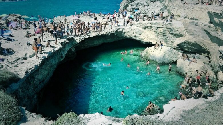 Në Adriatik është pishina më e bukur natyrore në botë: Uji i pastër kristal ju tundon të hidheni, por më mirë mos e bëni...