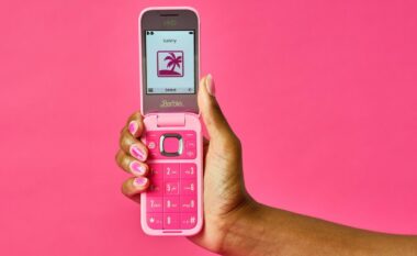 HMD prezanton telefonin “Barbie”