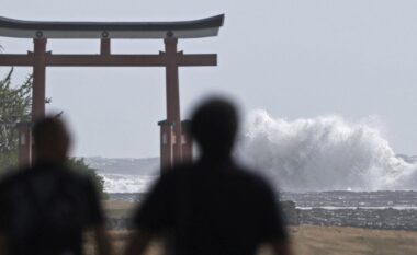 Toyota ndalon prodhimin në të gjitha fabrikat teksa tajfuni Shanshan i afrohet Japonisë