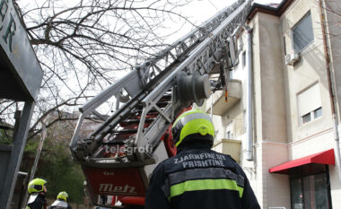 Vdes një zjarrfikës gjatë intervenimit për shuarjen e një zjarri në Klinë