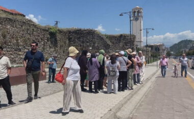 Kinezët rikthehen në Elbasan, por si turistë