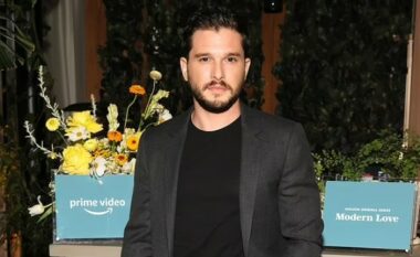 Kit Harington pranon se ndihet me fat që e kishte lënë alkoolin, përpara se të kishte fëmijë, ndërsa kujton se e urrente veten kur pinte