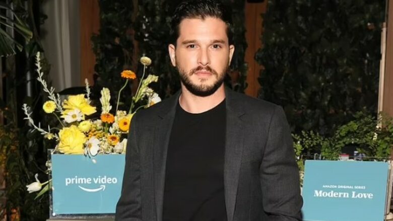 Kit Harington pranon se ndihet me fat që e kishte lënë alkoolin, përpara se të kishte fëmijë, ndërsa kujton se e urrente veten kur pinte