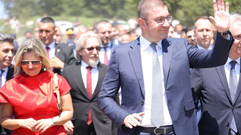 Mickoski: Shpall moratorium për diskutimin e temave që përçajnë dhe keqpërdorin çështjet etnike