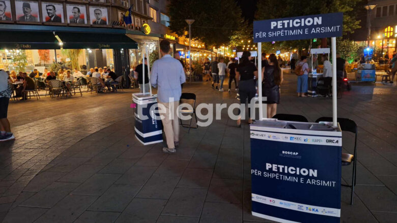 ROSCAP vazhdoi në qytetin e Mitrovicës me peticionin “Për Shpëtimin e Arsimit”