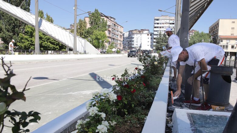 Fotografi gjatë rregullimit të Urës së Ibrit në veri të Mitrovicës e përreth saj