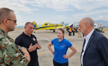 QMK: Ambasadori evropian Geer dhe Angellov sot vizituan pilotët që ndihmojnë në shuarjen e zjarreve