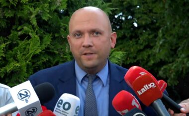 Sarrazin: Nevojiten kompromise jo të lehta mes Kosovës dhe Serbisë