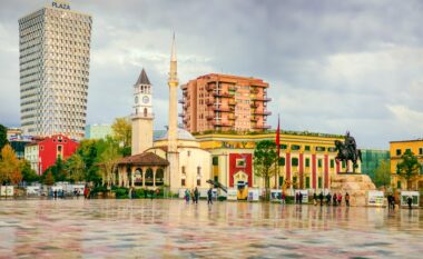 Temperaturat në Shqipëri deri në 25 gradë Celsius, por me reshje shiu