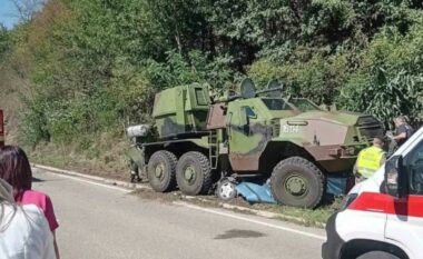 Autoblinda e ushtrisë serbe aksidentohet me një veturë civile në rrugën Kralevë-Rashkë, humbin jetën pesë persona