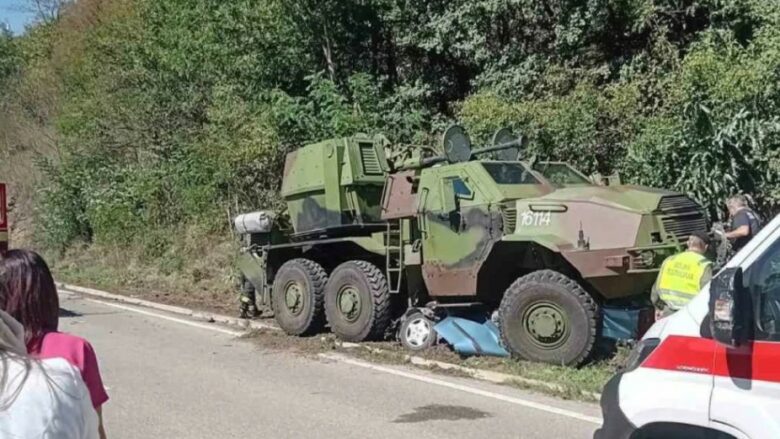 Autoblinda e ushtrisë serbe aksidentohet me një veturë civile në rrugën Kralevë-Rashkë, humbin jetën pesë persona