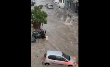 Përmbytje në Francë, rrugët e Kanës shndërrohen në “lumenj”