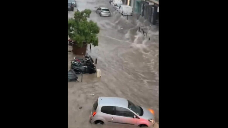 Përmbytje në Francë, rrugët e Kanës shndërrohen në “lumenj”