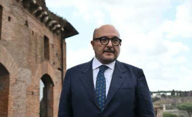 Ministri italian i Kulturës e pranon me lot në sy se tentoi ta punësojë të dashurën si këshilltare në ministri