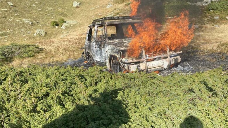 Qytetarit nga Shtërpca ia dogjën veturën derisa po mblidhte boronica në Prevallë