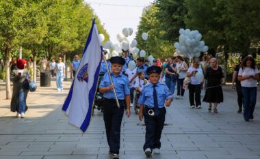 Djali i Afrim Bunjakut i prin marshit për 25 vjetorin e themelimit të Policisë së Kosovës