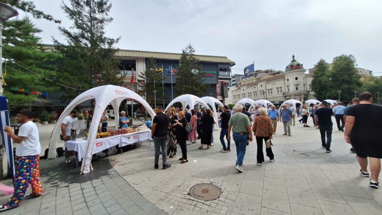 Mbahet fushata shëndetësore “përSHËNDETje” në Mitrovicë, qytetarëve i’u ofrohen informacione për shëndetin