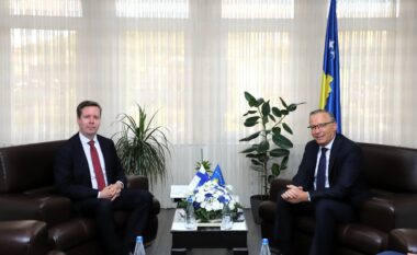 Hamza takohet me ambasadorin finlandez në Kosovë, diskutojnë për rritjen e bashkëpunimit