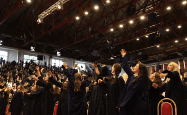 Me një ceremoni madhështore, diplomuan studentët e gjeneratës së 21-të të UBT-së