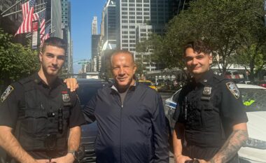 Pacolli takon dy policë shqiptarë në New York, njëri nga Deçani e tjetri nga Shkodra