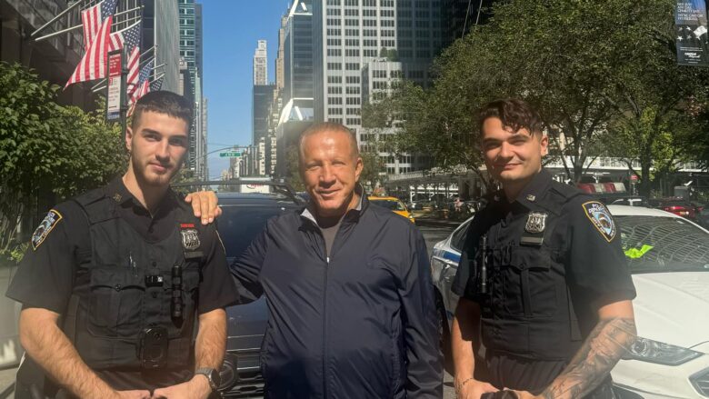 Pacolli takon dy policë shqiptarë në New York, njëri nga Deçani e tjetri nga Shkodra