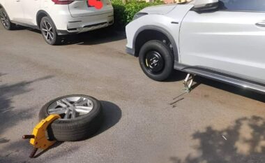 Ia vendosën bllokadën pasi nuk e pagoi parkingun, qytetari në Vushtrri bën veprim të pazakontë!