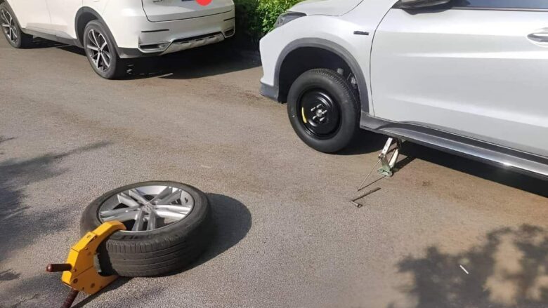 Ia vendosën bllokadën pasi nuk e pagoi parkingun, qytetari në Vushtrri bën veprim të pazakontë!