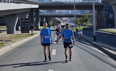 Rrëfimi inspirues i atletit të verbër Florian Zeka i cili vrapoi 10 kilometra në “Maratonën e Prishtinës”