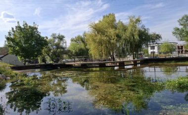 Burimi i ujit në Poslisht të Prizrenit, monument i natyrës që ofron freski dhe qetësi