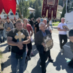 Serbët e veriut protestojnë para stacionit të policisë në Zubin Potok