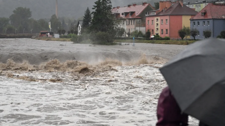 Shiu më i madh në dekada godet Evropën – shtetet që rrezikohen nga përmbytjet