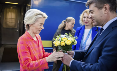 Von der Leyen me vizitë në Kiev për të premtuar fonde për rrjetin e dëmtuar të energjisë së Ukrainës