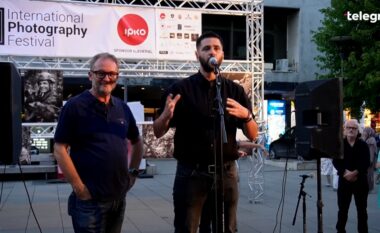 Në kuadër të festivalit Fotoist, është prezantuar edhe ekspozita “Keep Calm and Smile”