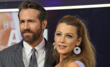 Ryan Reynolds për skenat intime të gruas Blake Lively: Njerëzit nuk e kuptojnë se pas çdo filmi janë edhe 50 vetë tjerë të lodhur