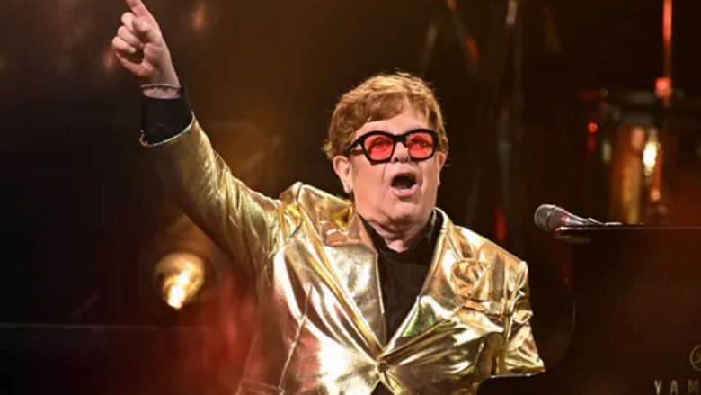 Elton John zbulon se ka pasur një infeksion të rëndë që i ka kufizuar shikimin në njërin sy