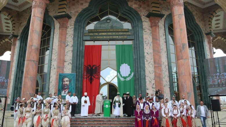 Ngazëllim dhe pasiguri për shtetin e paralajmëruar Bektashi