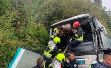 Aksidenti në rrugën Carralevë-Duhël, pamje nga largimi i pensionisteve nga autobusi