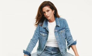 Cindy Crawford zbulon trukun e saj për t’u dukur rinore, teksa shfaqet në fushatën e Khloe Kardashian