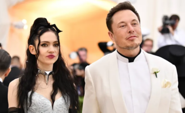 Grimes thumbon ish-partnerin e saj Elon Musk, në postimin e fundit në rrjetet sociale