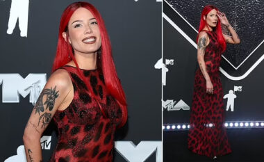 Halsey shkëlqeu në ceremoninë e çmimeve MTV Video Music Awards 2024, e veshur me një fustan kuq e zi