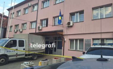 Flamuri i Kosovës vendoset në objektin e ish-komunës paralele veri të Mitrovicës