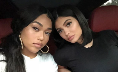 Fansat nuk mund ta besojnë – Kylie Jenner pajtohet pas pesë vjetësh me shoqen e saj Jordyn Woods, pas skandalit me të dashurin e Khloe Kardashian