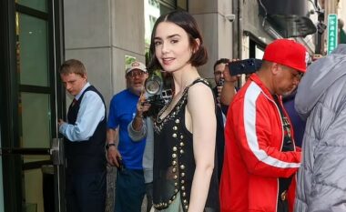 Lily Collins shfaqet me një stil të veçantë gjatë një daljeje në New York