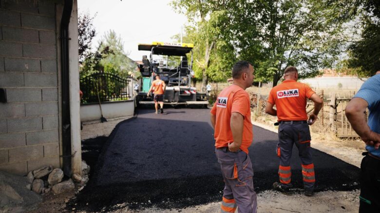 Nis asfaltimi i rrugicave në fshatin Lumbardh të Deçanit