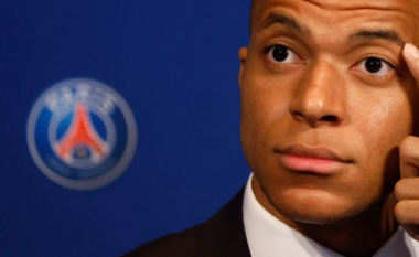 Mbappe kthehet në Paris për t’u përballur me PSG-në