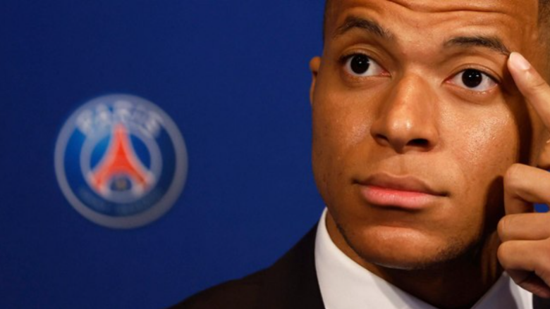 Mbappe kthehet në Paris për t'u përballur me PSG-në