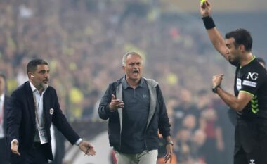 Pas humbjes nga Galatasaray, Mourinho mbylli gjithë ekipin në zhveshtore dhe kërcënoi se do të largohej