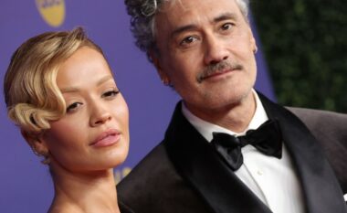 Rita Ora flet për raportin me burrin e saj Taika Waititi: Marrëdhënia jonë është zjarr, zjarr, zjarr